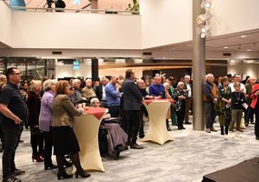 Een vol gemeentehuis tijdens de Nieuwjaarsontmoeting
