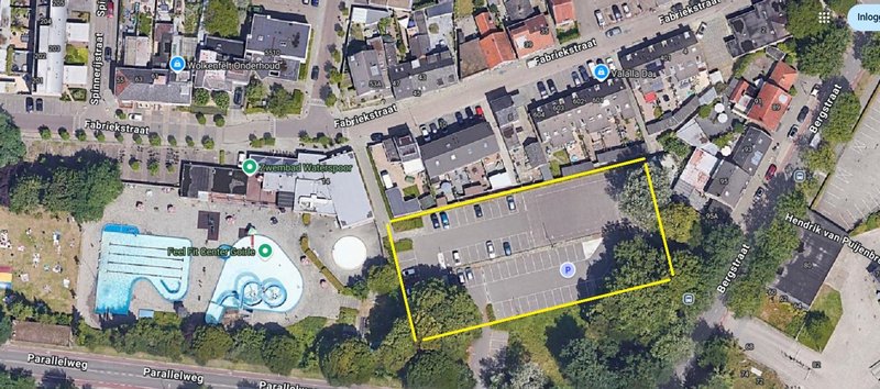 de parkeerplaats naast het zwembad Waterspoor