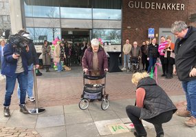 Bewoner Guldenacker opent de dementievriendelijke looproute