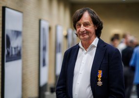 Jacq. de Brouwer met zijn Koninklijke onderscheiding